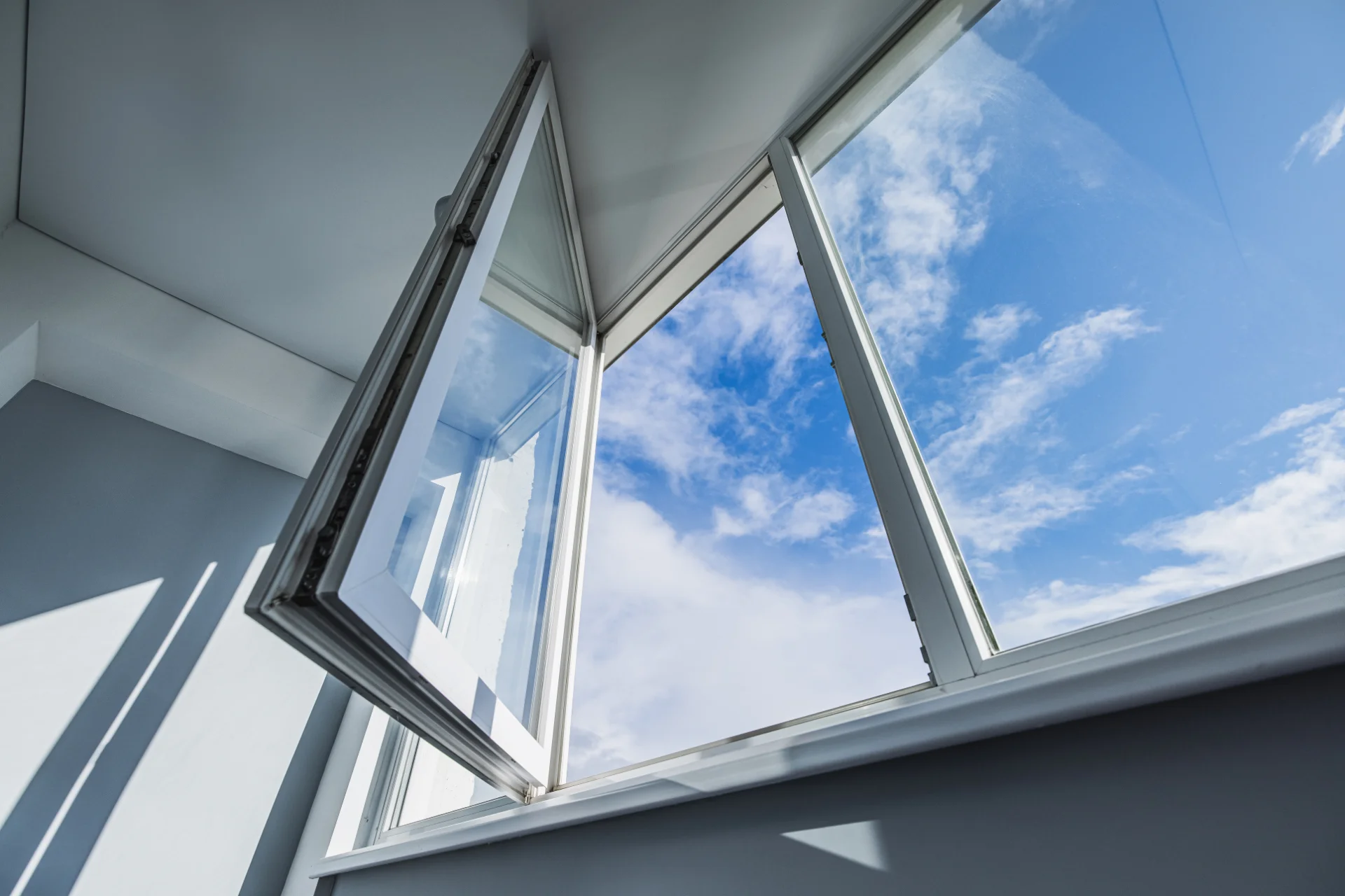 VLX 80 Casement Window in San Diego, CA | Westlight Windows San Diego - detail 1